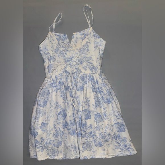Altar’d State blue and white floral mini dress - Picture 2 of 4